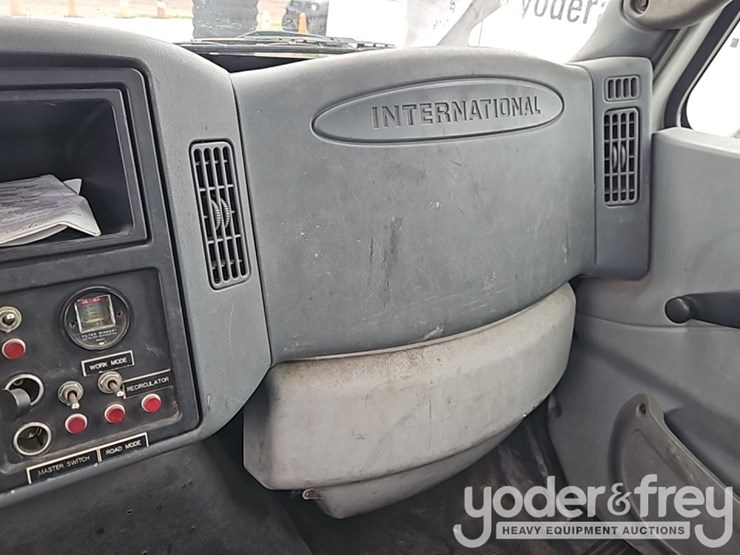 2004-international-7400-image-33