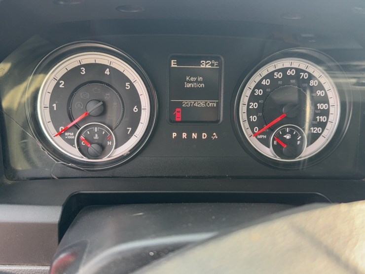 2015-dodge-2500-image-21