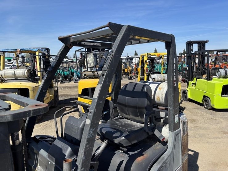 2011-nissan-mcp1f2a25lv-image-15