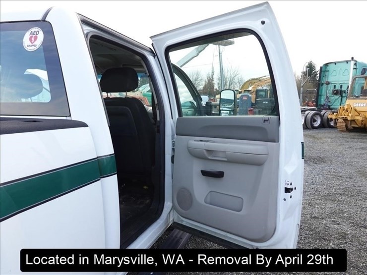 2014-chevrolet-3500-image-2