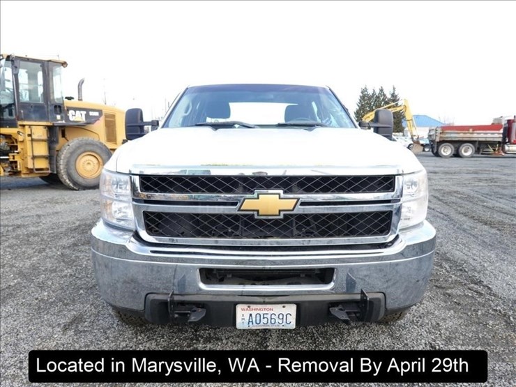 2014-chevrolet-3500-image-18