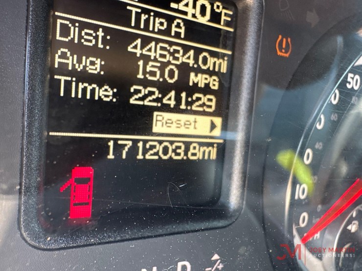 2015-dodge-1500-image-16