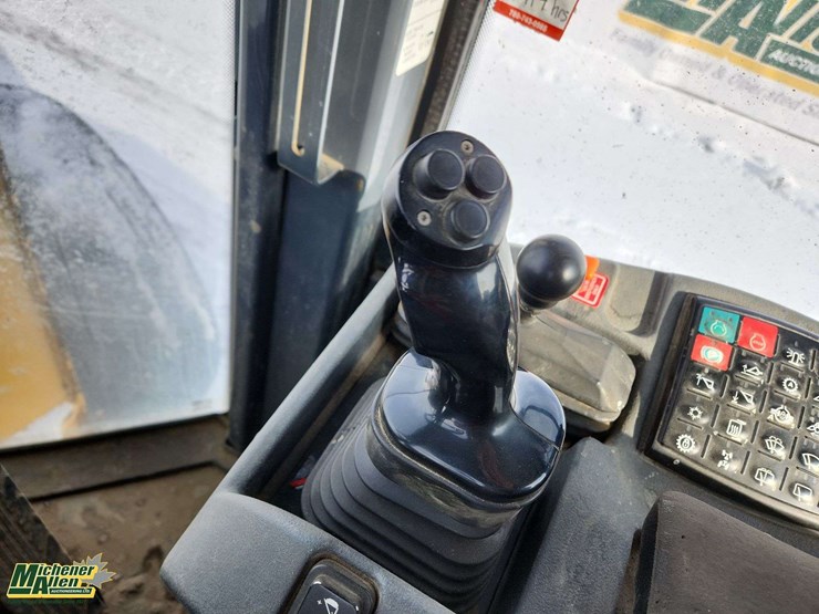 2013-deere-644k-image-18