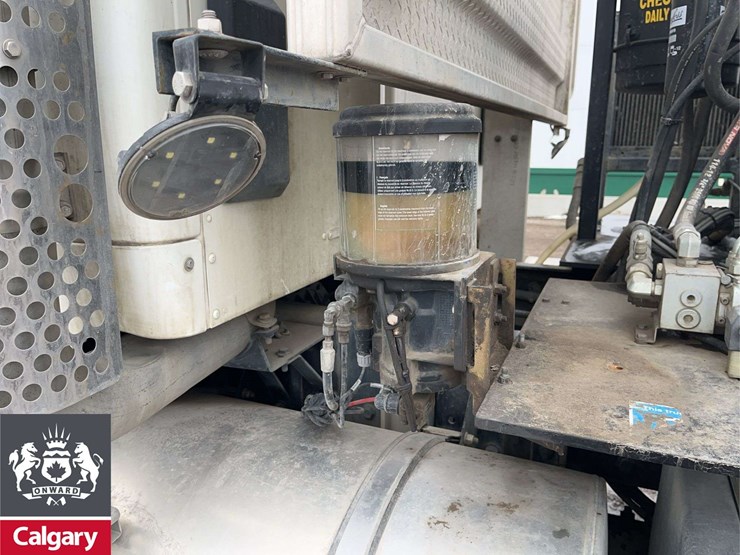 2018-kenworth-t880-image-23