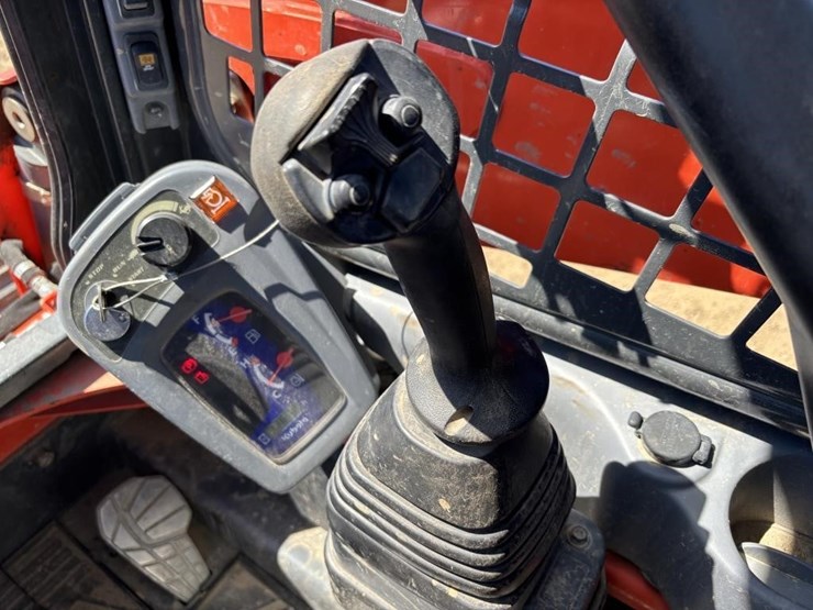 2018-kubota-ssv65-image-24