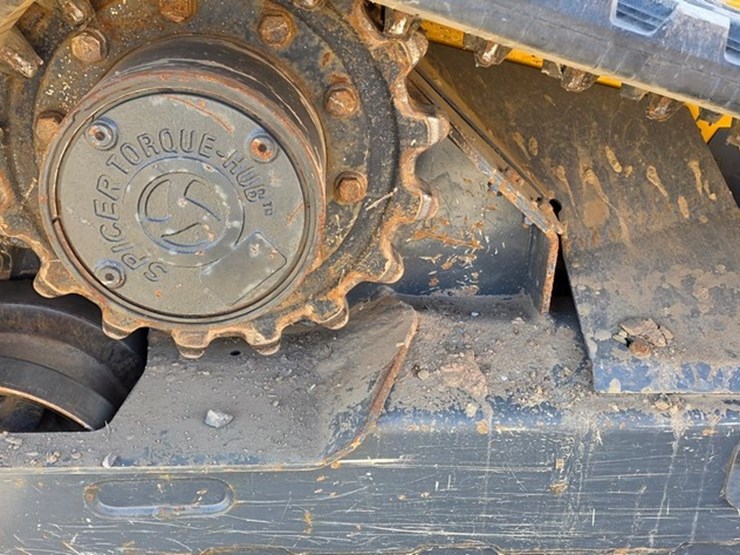 2023-deere-331g-image-17