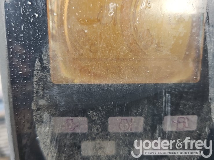 2015-deere-27d-image-39