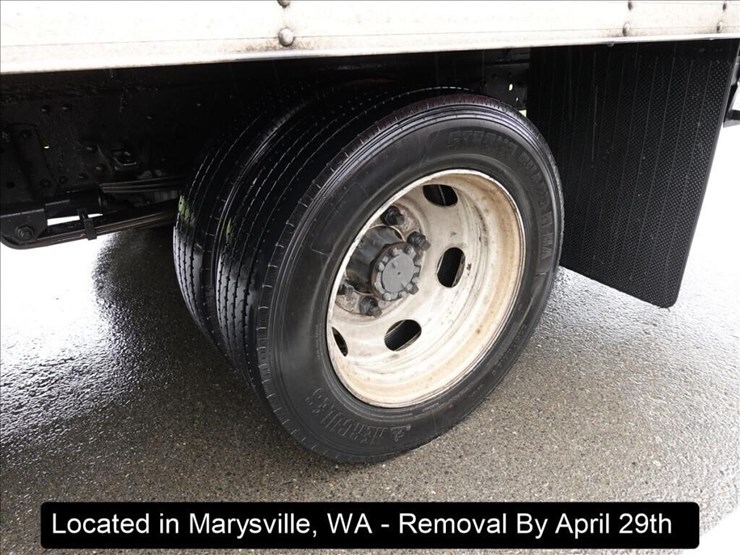 2017-isuzu-nqr-image-16