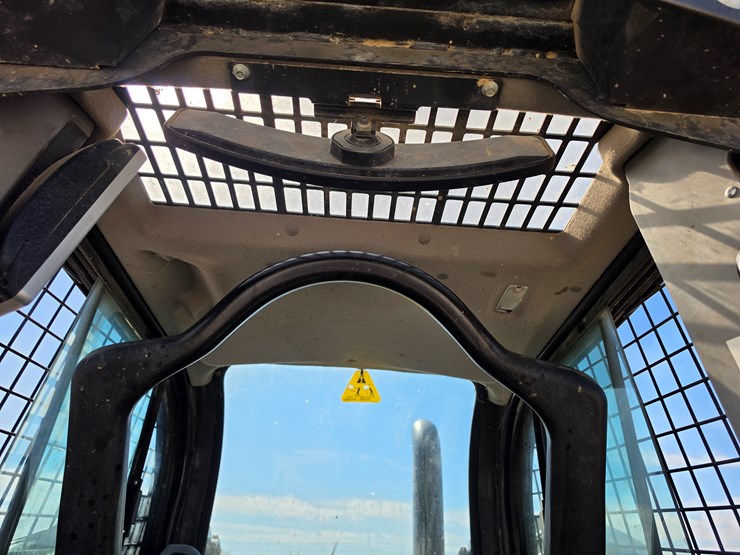 2022-new-holland-c332-image-8