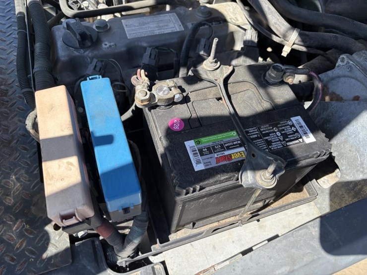 2011-nissan-mcp1f2a25lv-image-29