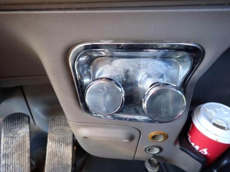 2014-peterbilt-389-image-19