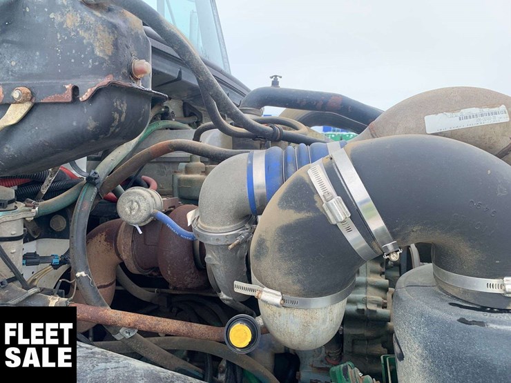 2001-freightliner-fl106-image-19