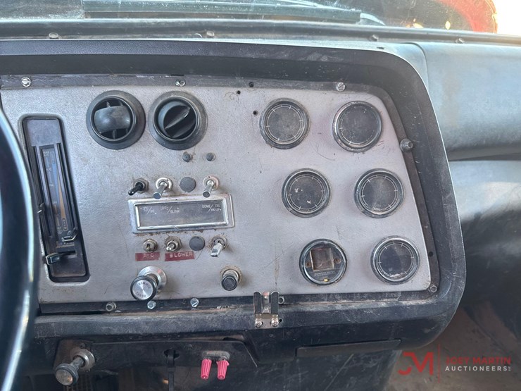 1994-ford-l9000-image-18