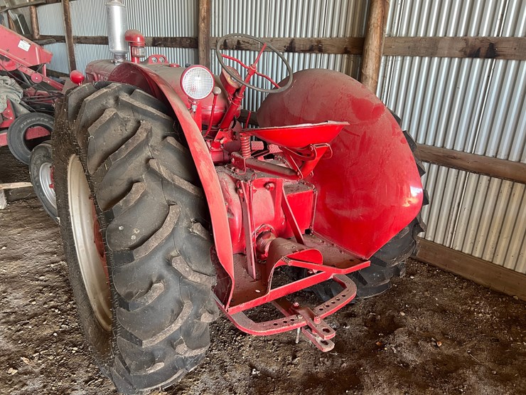 seller-#11.--w-9-ih-standard-tractor-image-2