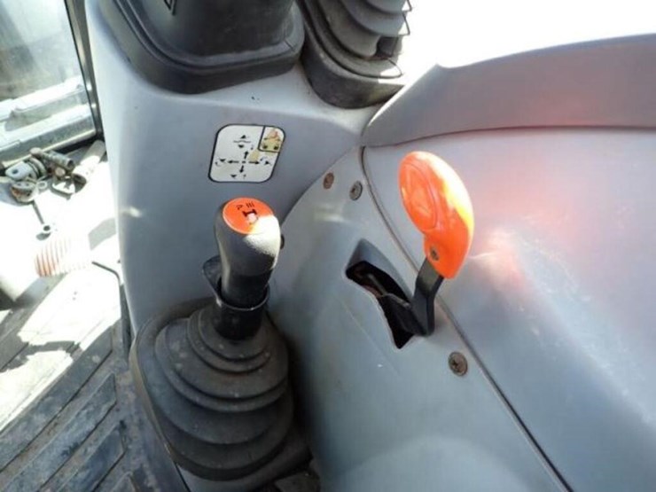 2012-new-holland-t4.75-image-16