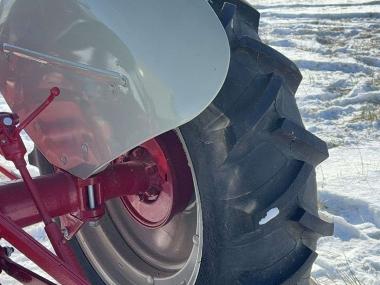 1952-ford-8n-image-12