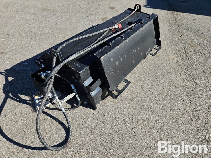 2025-massey-ferguson-730-image-7