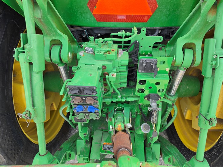 2014-john-deere-7210r-image-15