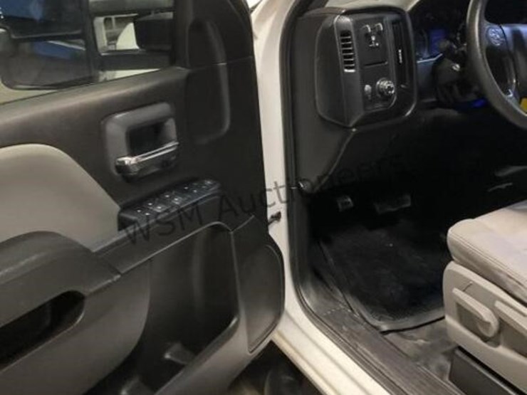 2018-chevrolet-silverado-3500hd-image-23