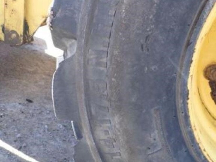 2012-new-holland-b95b-image-34