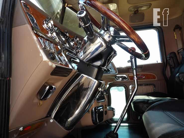 2008-peterbilt-389-image-32