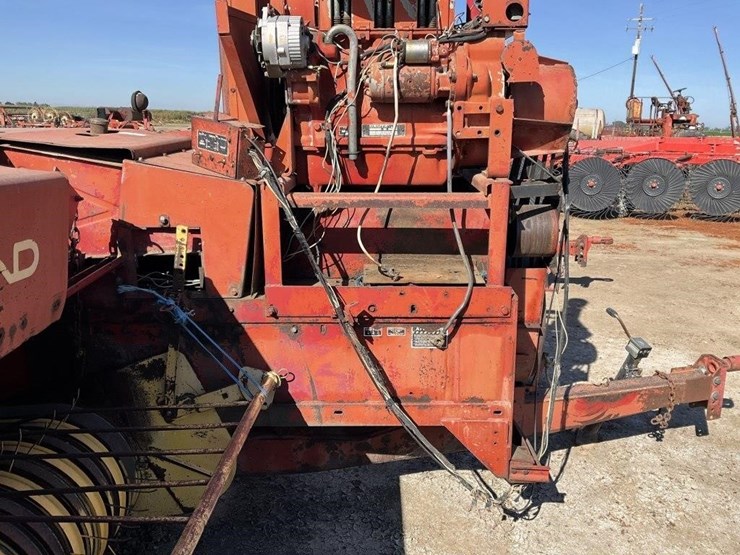 new-holland-500-image-10