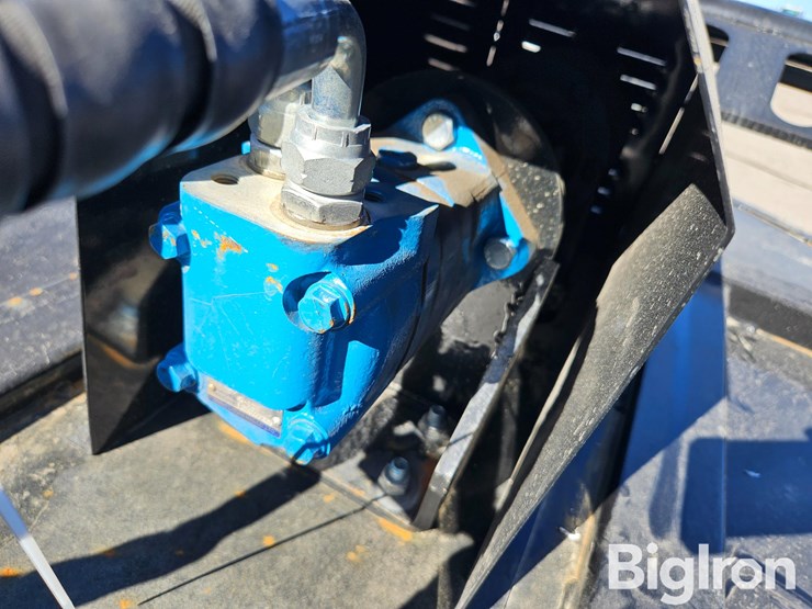 2025-massey-ferguson-730-image-12