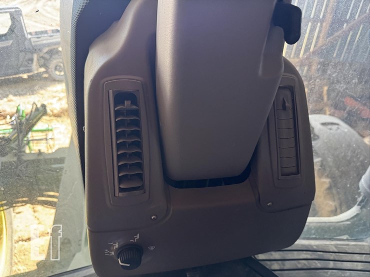 2005-john-deere-4720-image-50