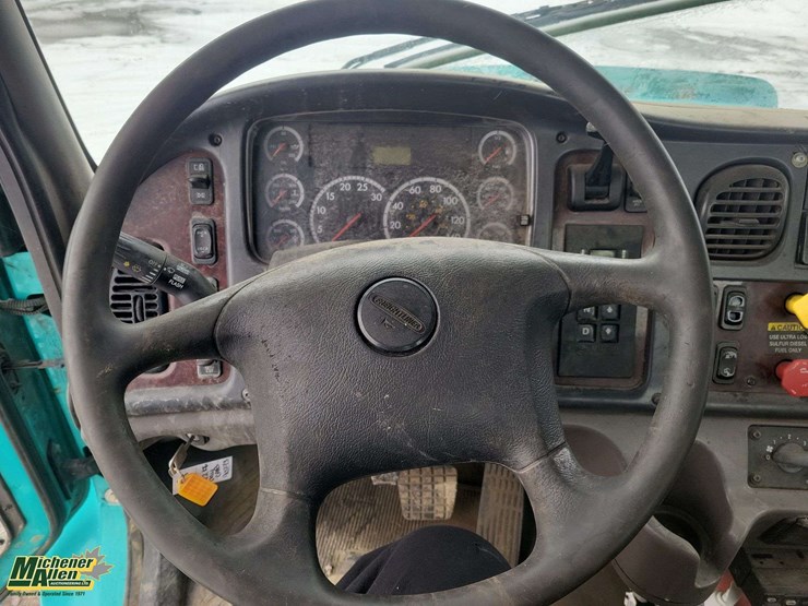 2008-freightliner-m2-106-image-13