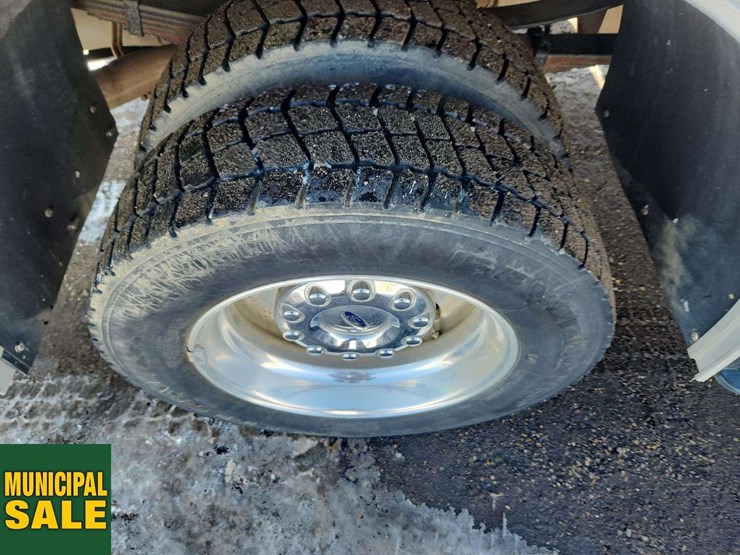 2005-ford-f550-image-12