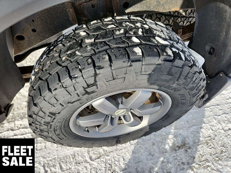 2014-nissan-titan-image-12