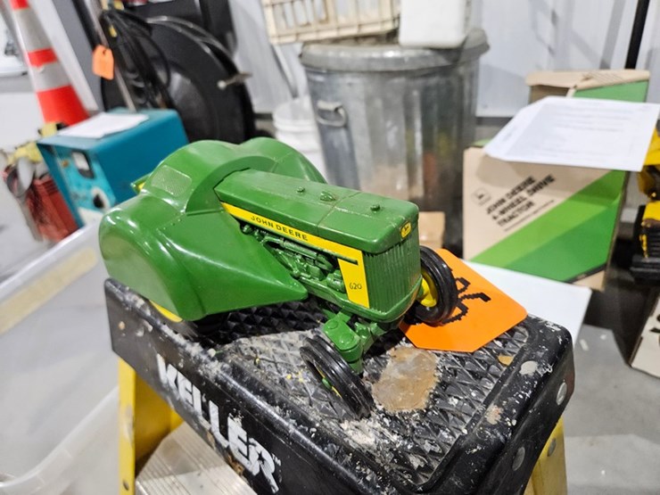 #981-•-john-deere-620-1/16-die-cast-toy-tractor-image-6