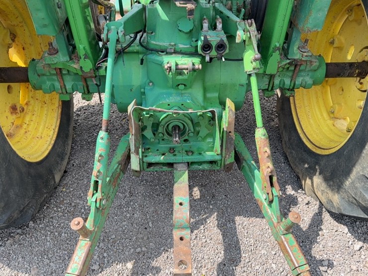 john-deere-2440-image-13