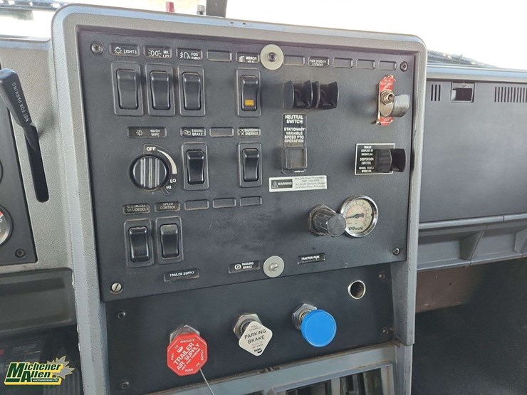 1998-mack-ch613-image-21