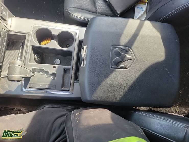 2013-dodge-1500-image-17