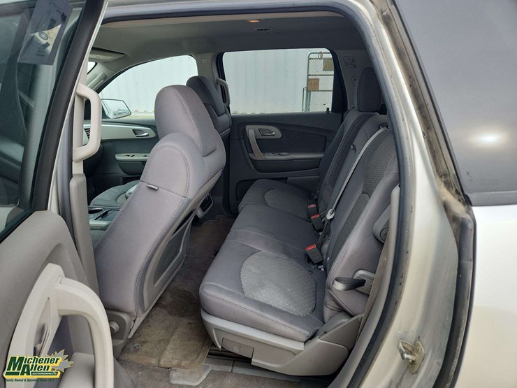 2011-chevrolet-traverse-ls-image-14