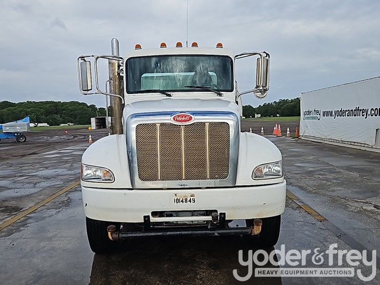 2017-peterbilt-337-image-11
