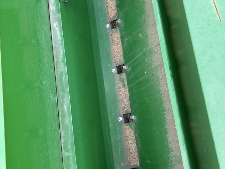 2004-john-deere-1590-image-37