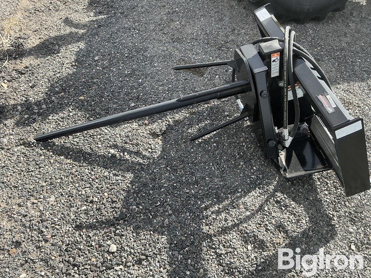 worksaver-skid-steer-mount---hydraulic-bale-unroller-image-1