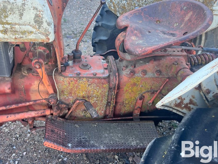 1951-ford-8n-image-9