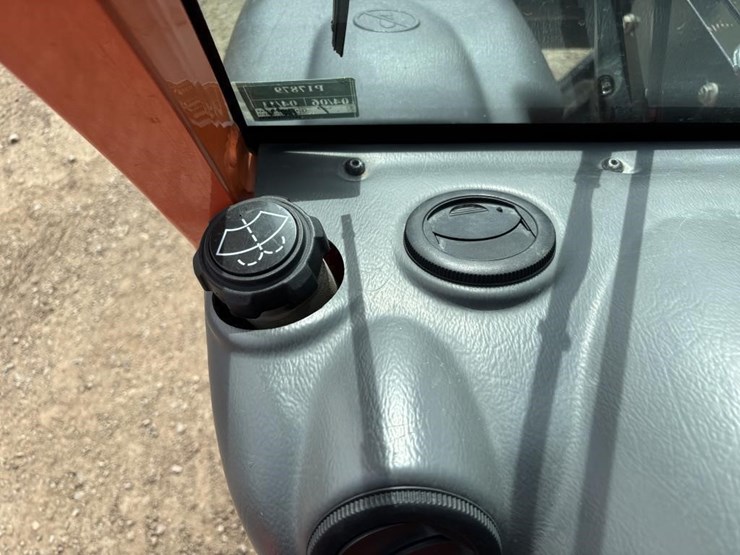 2017-jlg-g5-18a-image-27