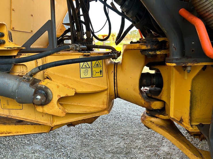 2014-volvo-a25g-image-11