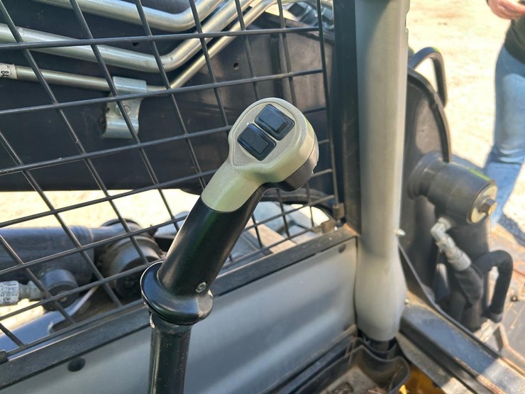 2016-new-holland-l234-image-22