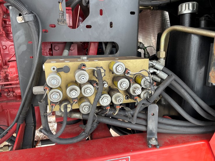 2011-new-holland-h8060-image-47