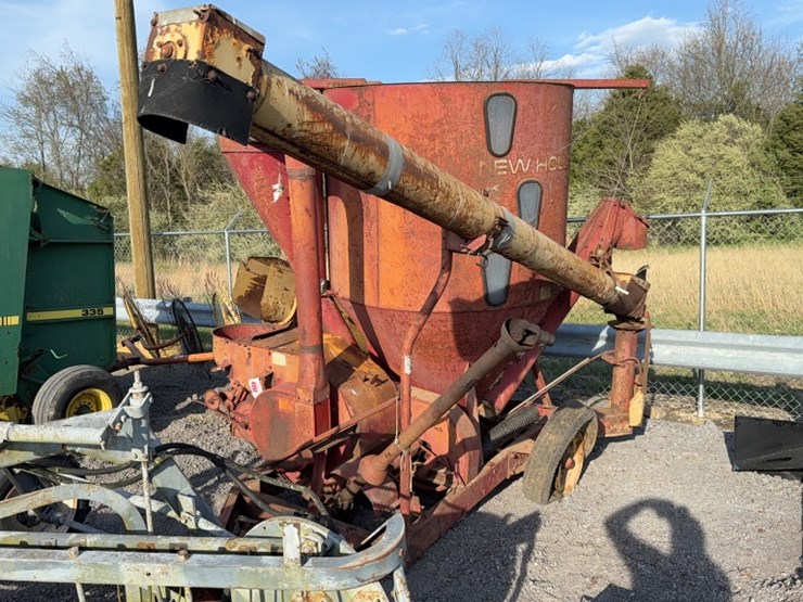 new-holland-352-image-1