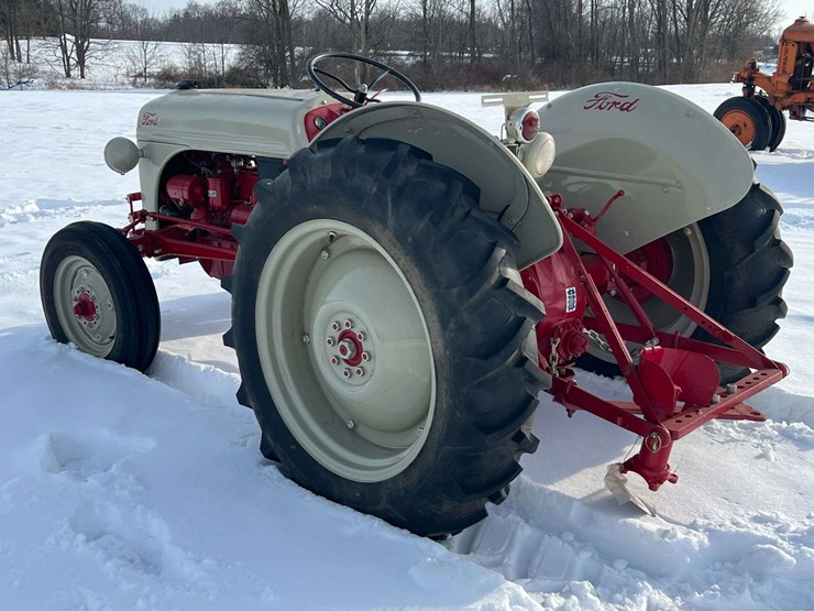 1952-ford-8n-image-5