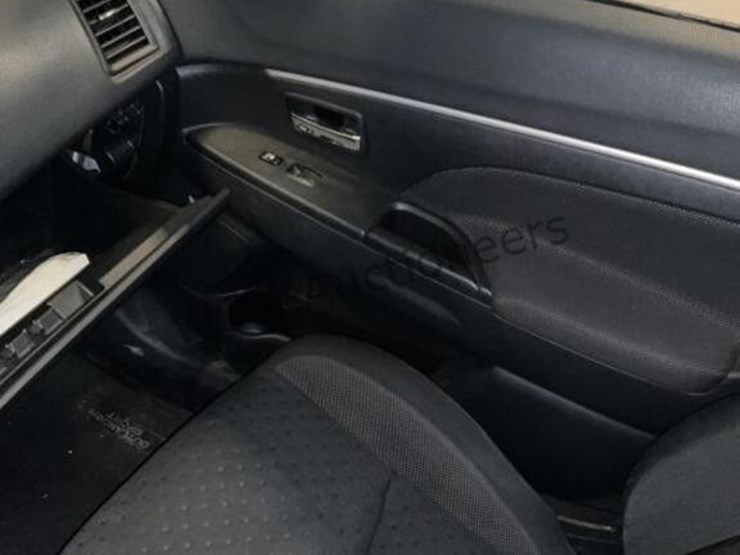 2011-mitsubishi-outlander-image-21