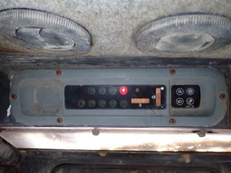 2005-new-holland-ls185b-image-11