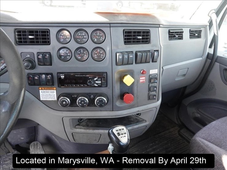 2015-peterbilt-567-image-21