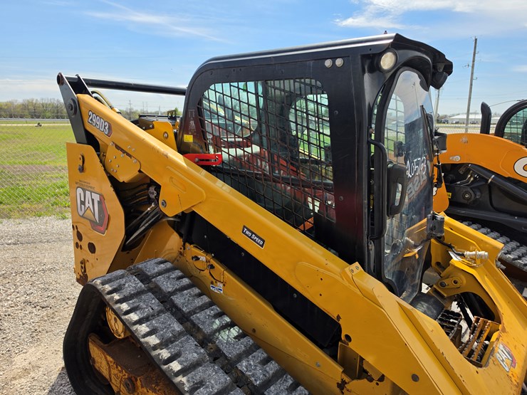 2021-caterpillar-299d3-image-24